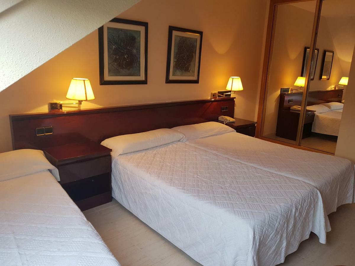 Hostal Santa Maria Какабелос Экстерьер фото